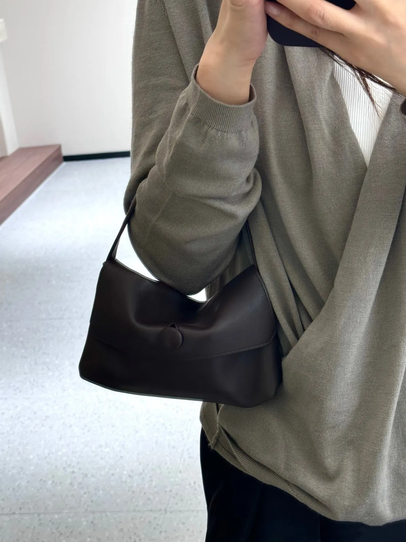 nuova-borsa-a-mano-casual-da-donna-autunno-inverno-2026-stile-sally-tr-con-bottone-in-pelle-di-vitello-di-alta-qualita