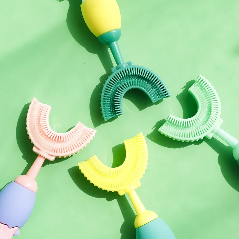 فرشاة أسنان للأطفال بزاوية 360 درجة على شكل حرف U فرشاة أسنان للأولاد والبنات من السيليكون أداة تنظيف للعناية بالفم لحديثي الولادة