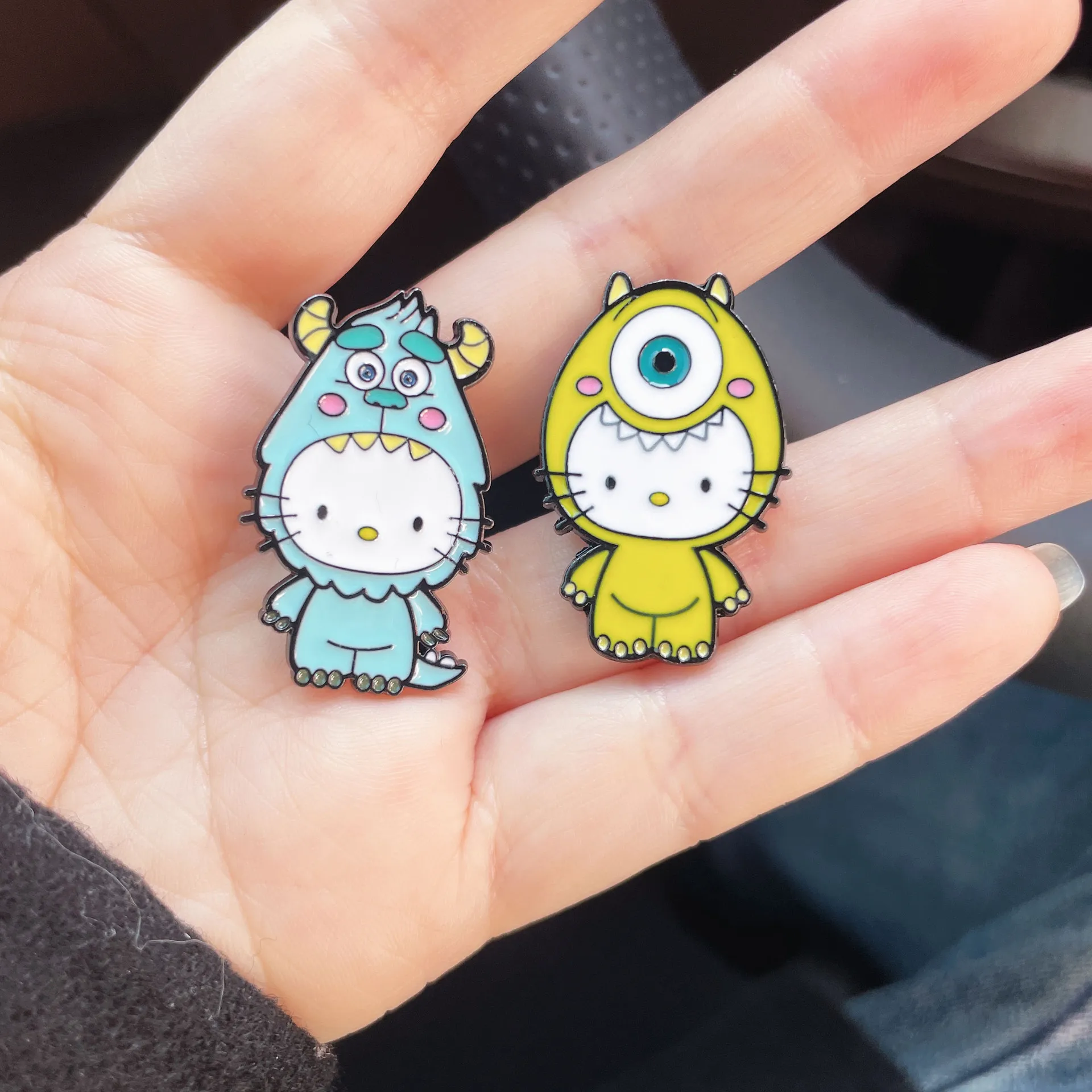 دبابيس كرتونية وحشية رائجة البيع، إكسسوارات شارات إبداعية رائعة ومخصصة