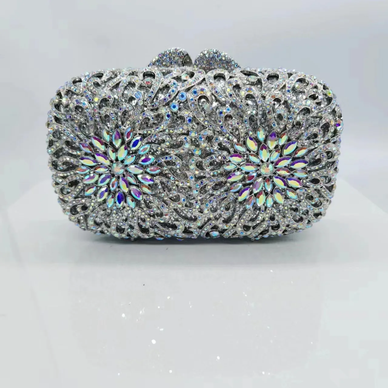 

Diamond Set Dinner Banquet Full Diamond Clutch Bag Hollow Metal Hard Case Diamond Purse Luxury Crocodile Texture Evening Clutch