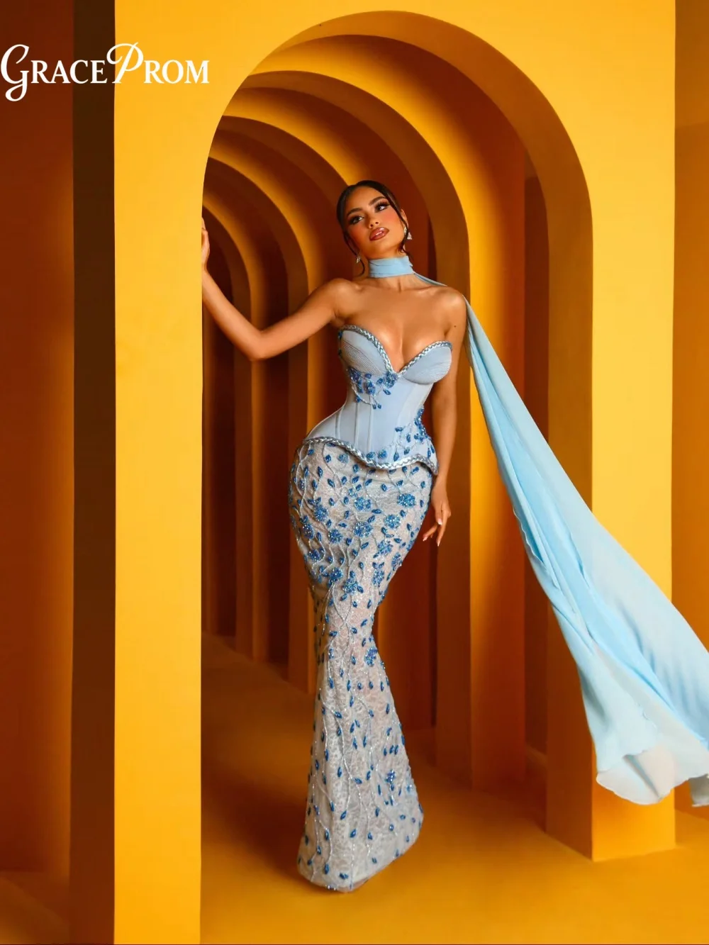Encantador Vestido de Noche Azul Claro con Escote Corazón, Corsé, Encaje Floral 3D y Capa de Gasa para Fiesta o Invitadas de Boda