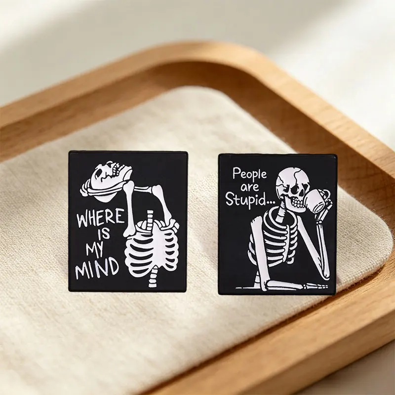 Die Leute sind dumm, wo ist mein Verstand? Skelett-Abzeichen Emaille-Pin, dunkler Humor, Halloween-Skelett-Broschen, Taschen-Revers-Abzeichen, Schmuckgeschenk. – Detail 9