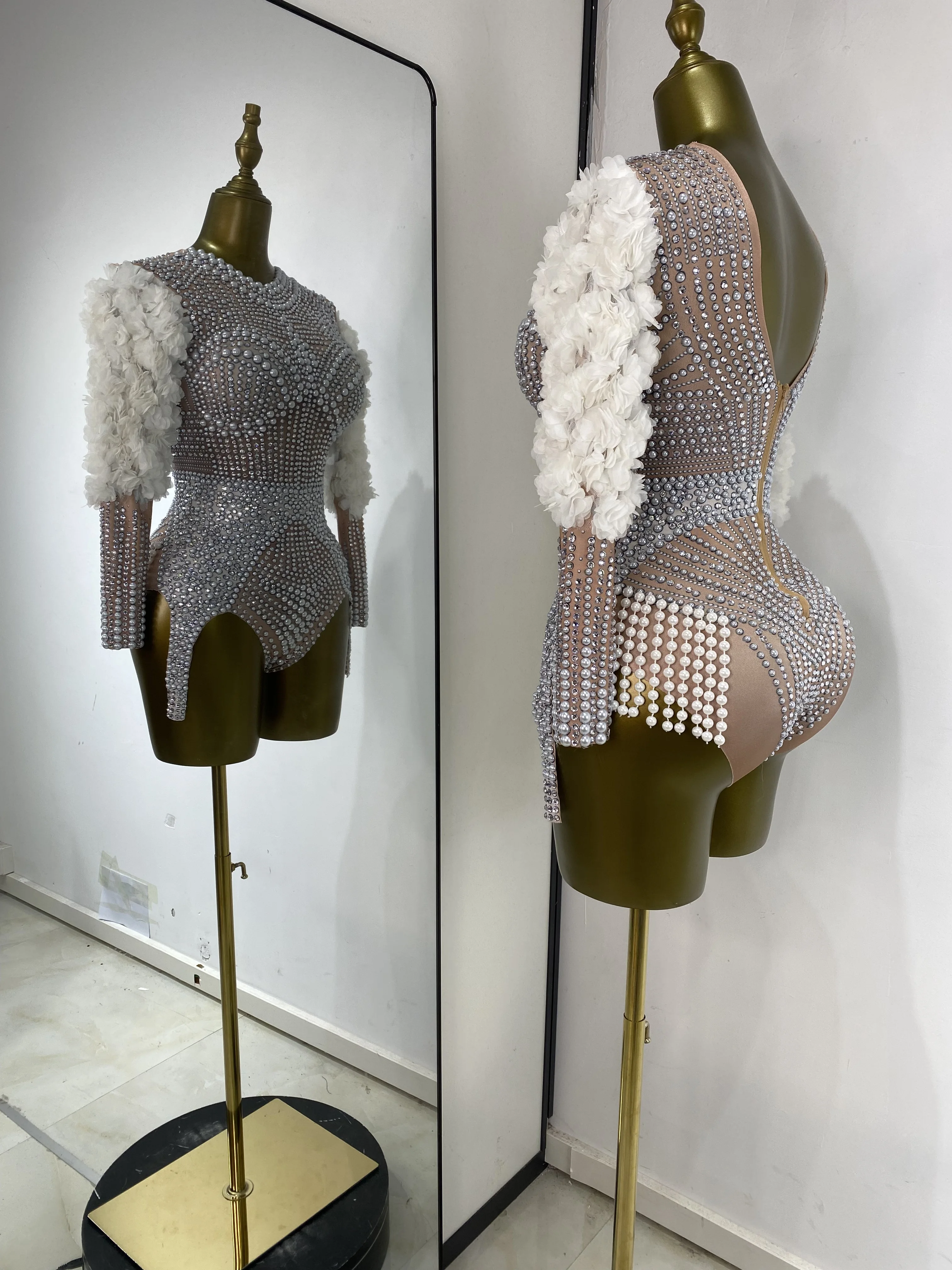 

Women Luxury Rhinestones Pearls Flowers Long Sleeve Bodycon Leotard Pearls Tassl Sexy Performance Costumes Nightbar Stage Wear