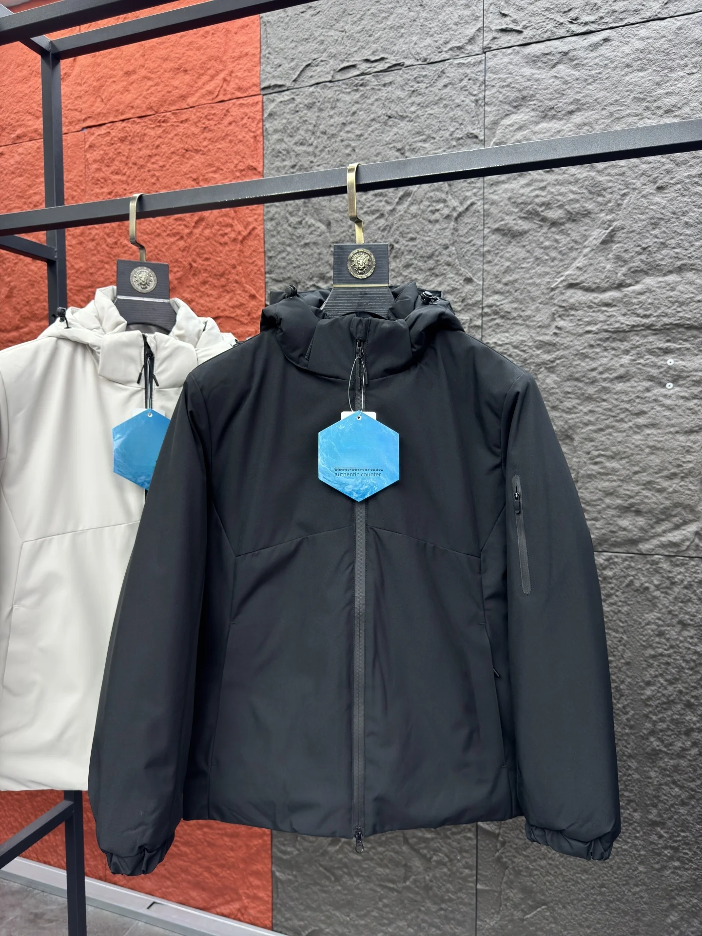 

Men's Thiened Fce Lined Hooded Cotton Jaet Outdoor Warm Faionable Winter Coat Stand Fit Long Sve Removeable Cap