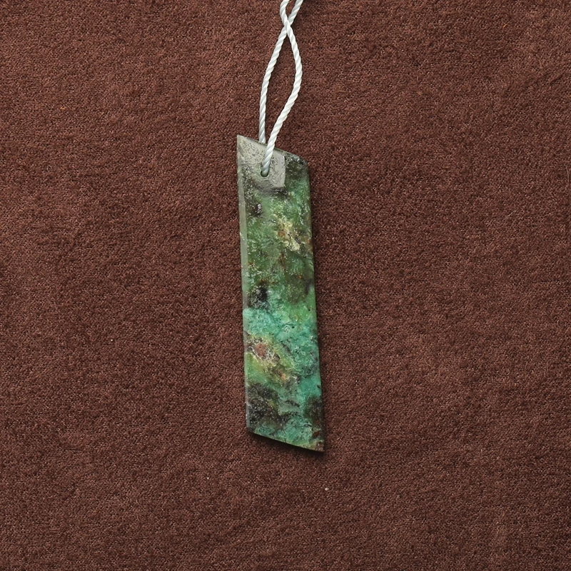 

Натуральный камень Рубин и цоизит Самородок Подвеска из бисера Модные ювелирные изделия Ожерелье Аксессуары Бусины из драгоценных камней ручной работы 45x11x4 мм 4 г