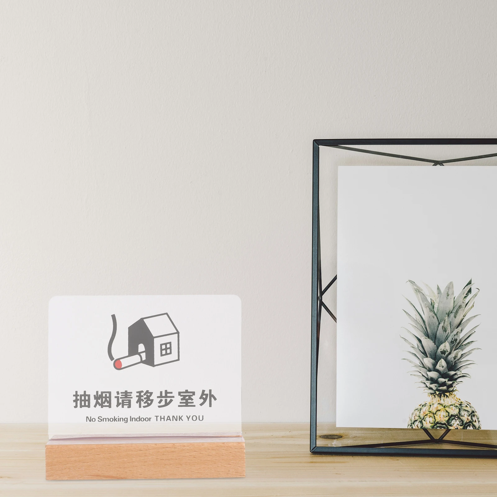 

No Smoking Table Tent Acrylic Sleek Transparent Desk Sign for Restaurants Hotels Offices Cafes Business Clubs Hotel Table Signs