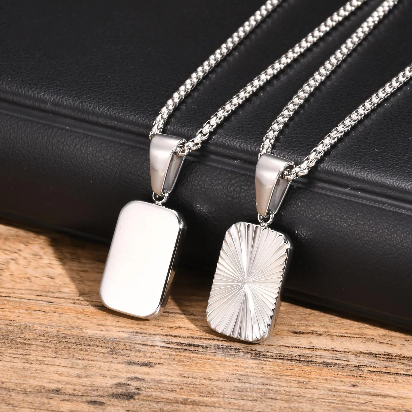 Hip-Hop Goldfarbene Edelstahl-Halskette Retro Herren Strukturierte Kleine Quadratische Platte Anhänger Halskette Mode-Schmuck Casual Accessoire – Detail 6