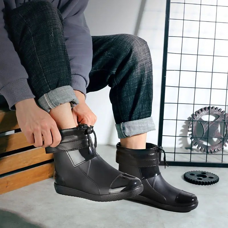 

Короткие нескользящие черные мужские резиновые сапоги в корейском стиле, увеличивающие рост, зимние дизайнерские пластиковые туфли с широкими пальцами, новые оригинальные мужские туфли