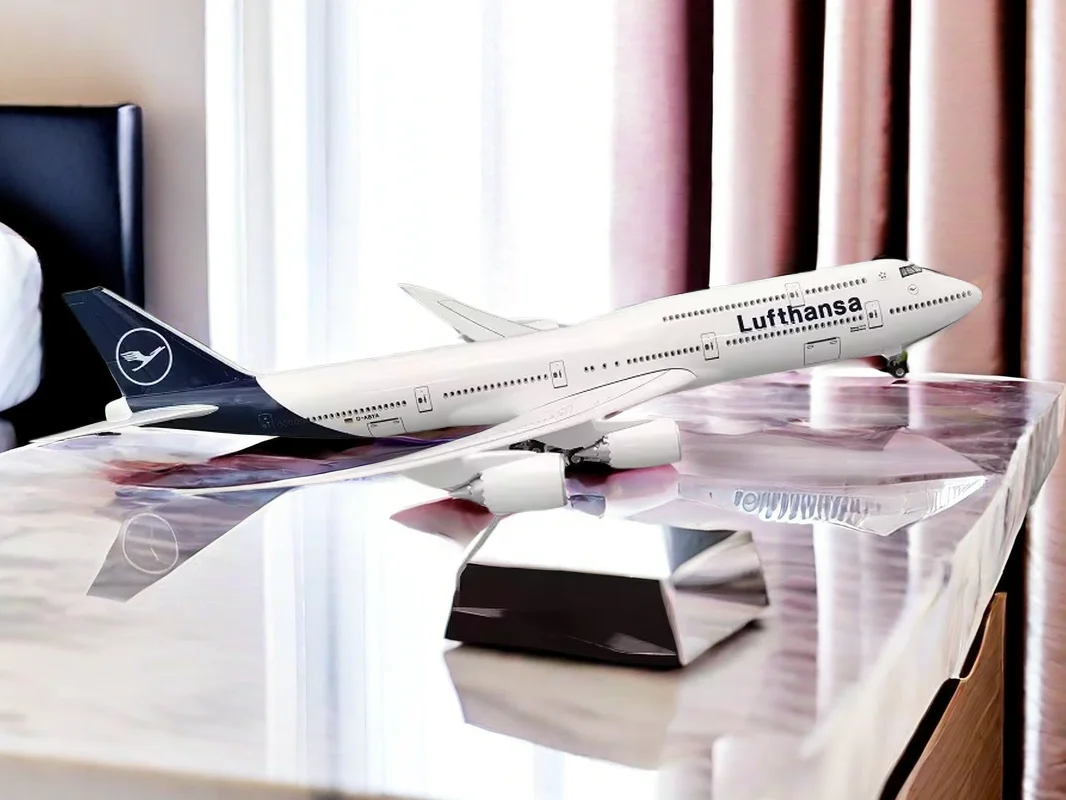 

Model B747 Lufthansa Airplane Model 1/150 Airline 747 Plane Toy Light and Wheel Landing Gear Plastic Resin Plane Model Gift Toys