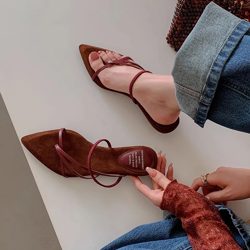 French vacation Roman style sandals for summer 2026 with a pointed toe wedge heel, women's cool slippers view 4