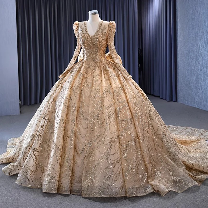 Luxe gouden kanten trouwjurk met lovertjes voor sprookjesbruiloften Bruidsjurk met lange mouwen en V-hals met vloeiende sleep op maat