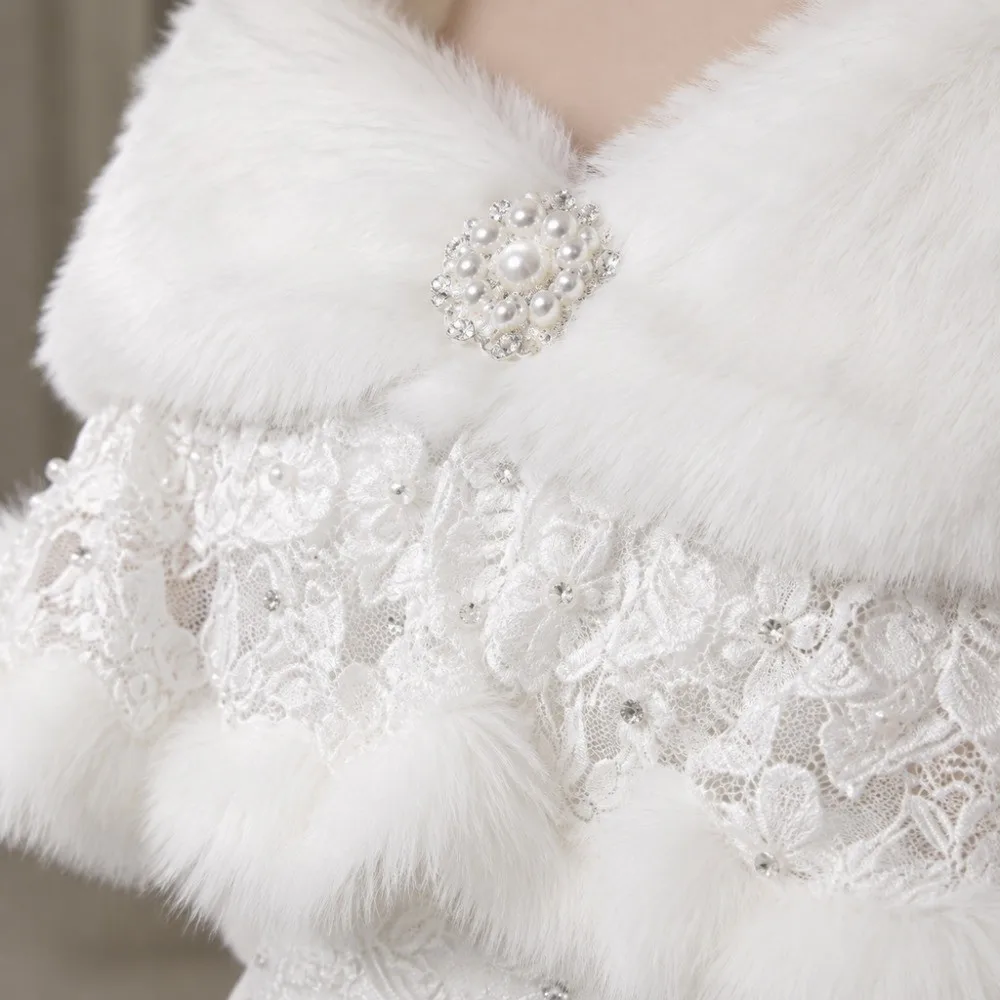 Luxurious White Faux Fur Shawl Pearl Button Mantelet Bridal Wrap Cape Lace Trim V-Neck Winter Dress Jacket Wedding Accessories