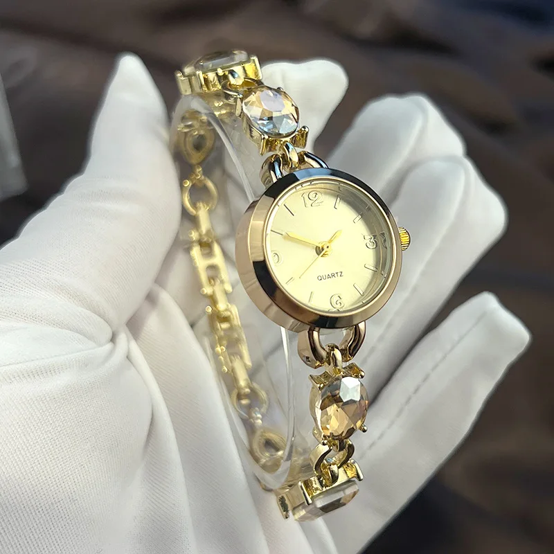 ZH192 Orologio da donna alla moda con cuore profondo del mare Bracciale squisito con orologio al quarzo di lusso leggero intarsiato con diamanti, orologi da donna