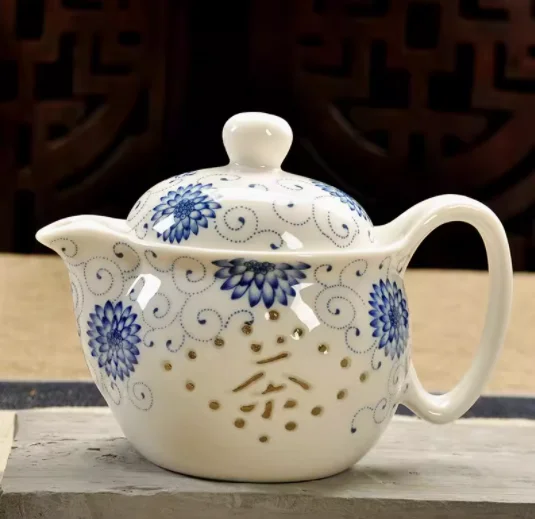 Blauwe en witte porseleinen theepot, Huishoudelijke handgrepen theepot, Handgemaakte filter, Prachtige holle theeset, Kungfu keramiek