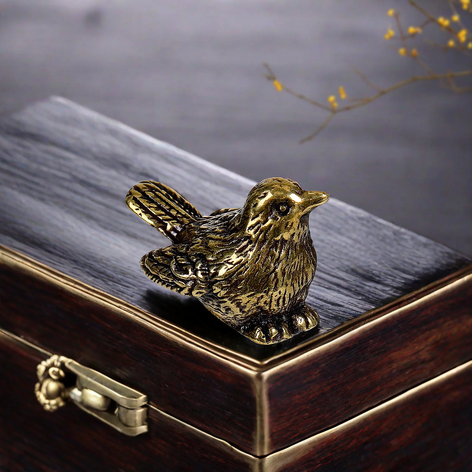 

Retro Brass Sparrow Statue Small Golden Desktop Decoration Vintage Bird Ornament Creative Brass Craft Bird Decoration