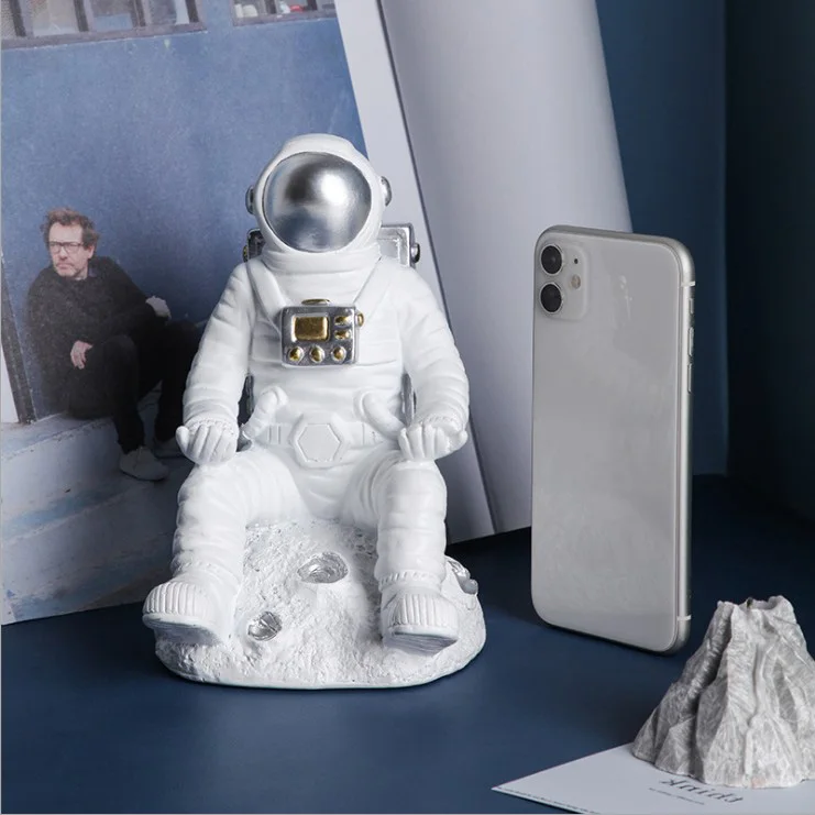 Nordic Astronaut Mobile Phone Holder Resin Ornaments Lazy Watch TV Universal Cellphone Frame Coffee Desktop Crafts Decoration