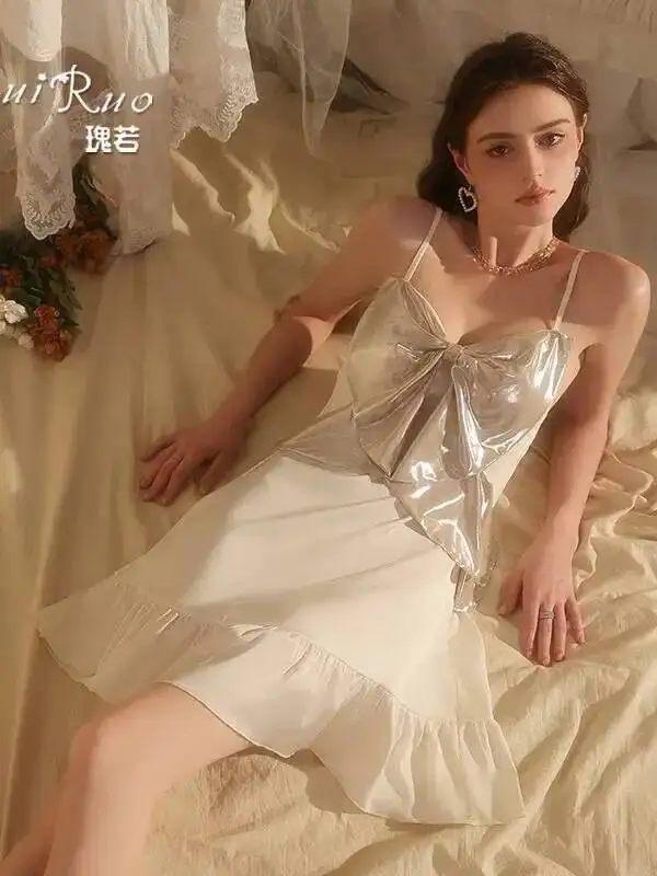 Camisón elegante de satén sedoso para mujer, escote en V profundo recogido con almohadillas para el pecho, vestido Sexy con lazo de Color sólido, puro deseo 3CK1