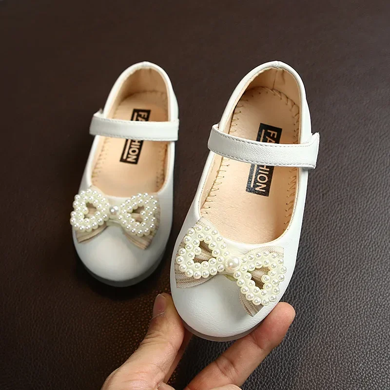 Girls Fashion Sweet Princess Shoes Children Solid Color Leather Shoes Kids Chic Flats with Simple Pearl Bow for Party Wedding