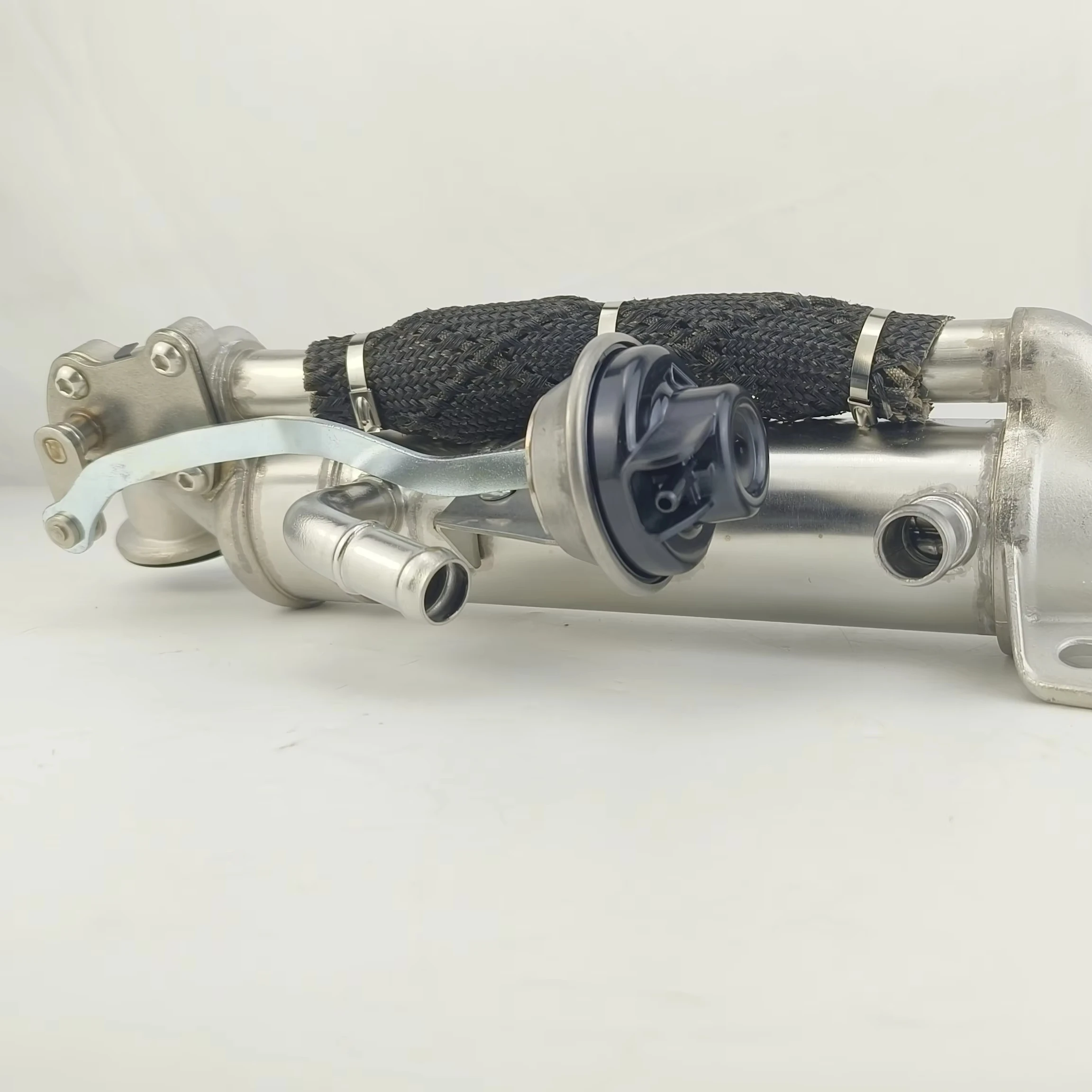 

Горячая продажа: высококачественный охладитель клапана EGR для Ford Ranger TKE 2.2 3.2 TDCi, OEM 1911027 (FB3Q9U443AA)