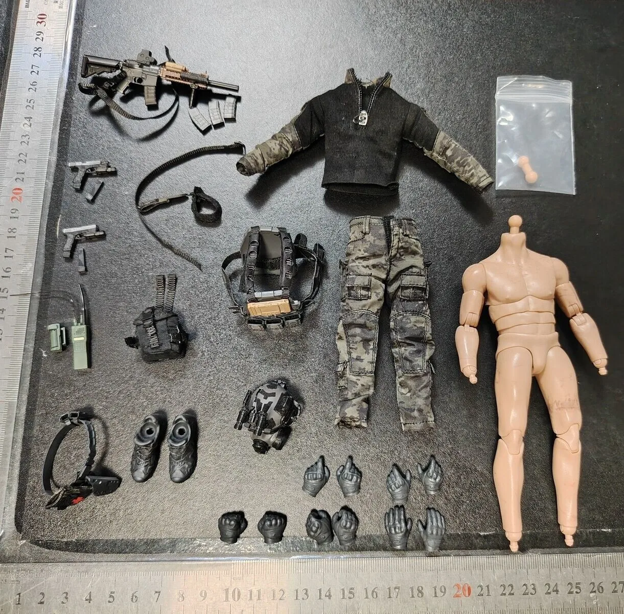 Modelo de accesorio de soldado a escala 1/12 para las fuerzas especiales 6''Black Operation SA01