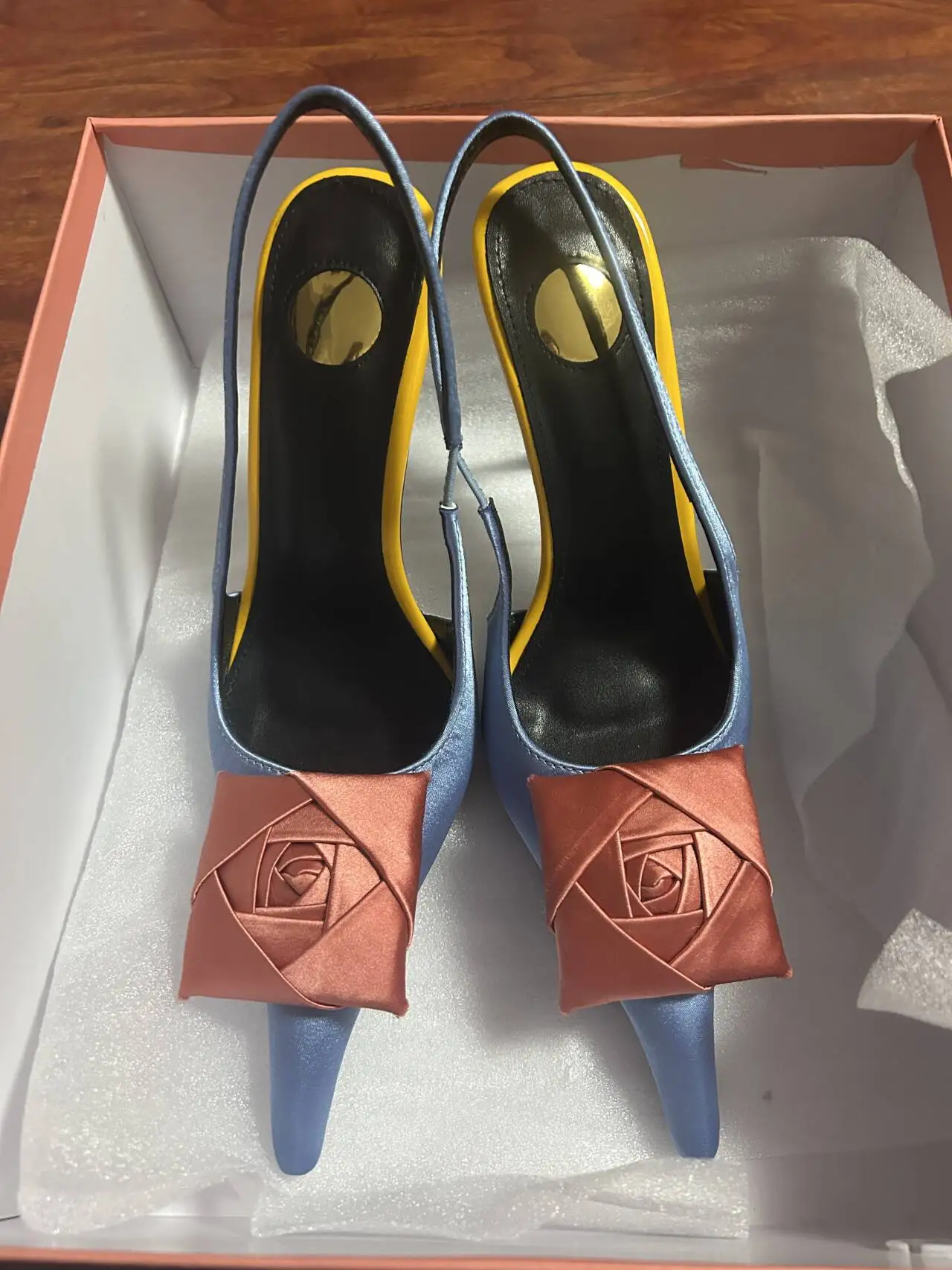 

Spring and Summer Women's New Pointed Thin Heel Sandals, Plus Size Fashionable and Sexy Flower Wedding Party Sandals