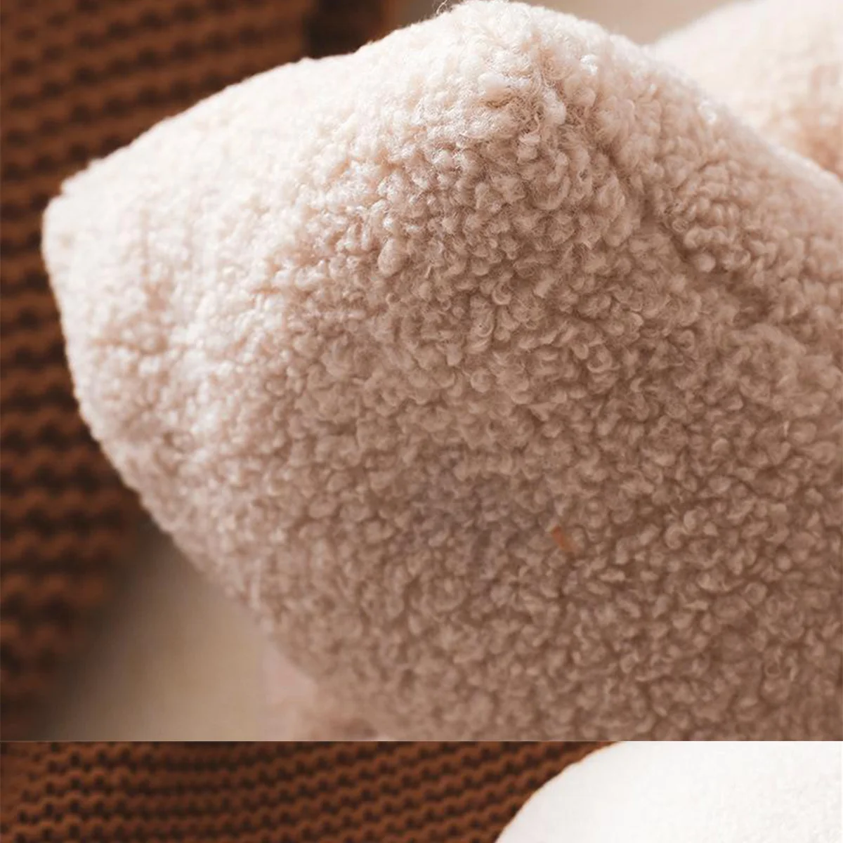 1 Stück Kugelförmiges Plüschkissen, Niedliches Weiches Rückenkissen, Dekoratives Kissen für Zuhause, das Komfort und Stil zum Sofa oder Zimmer verleiht. – Detail 8