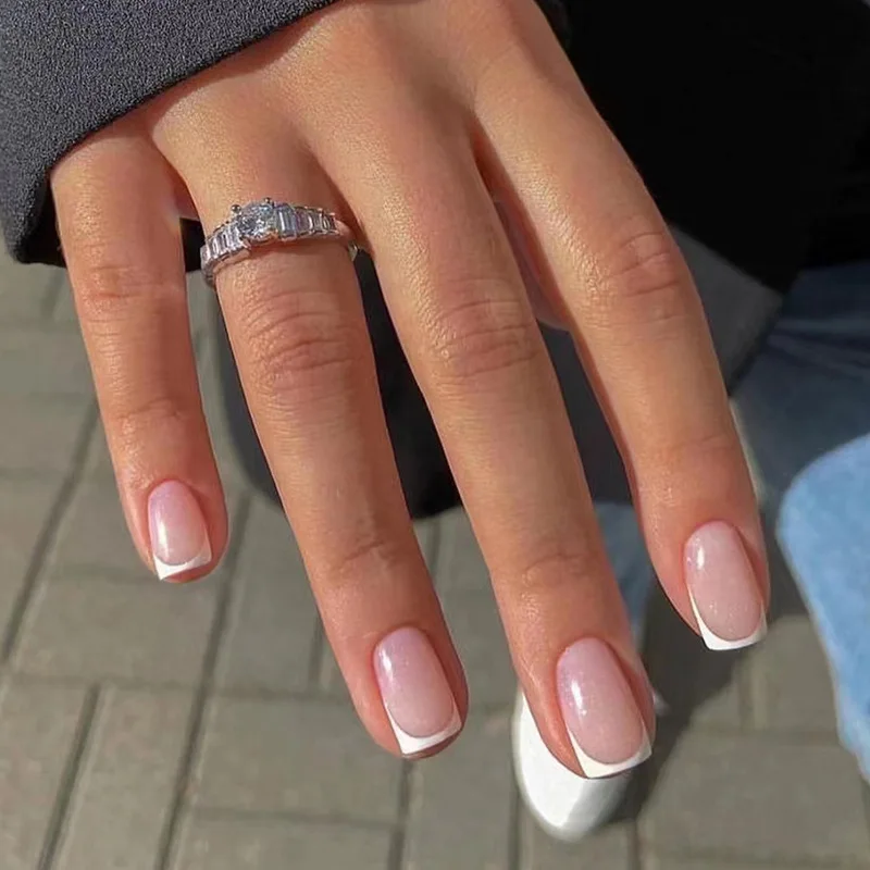 24 pièces à pression carrée courte sur les ongles-conception de pointe française avec paillettes roses et bordure blanche |   Style minimaliste