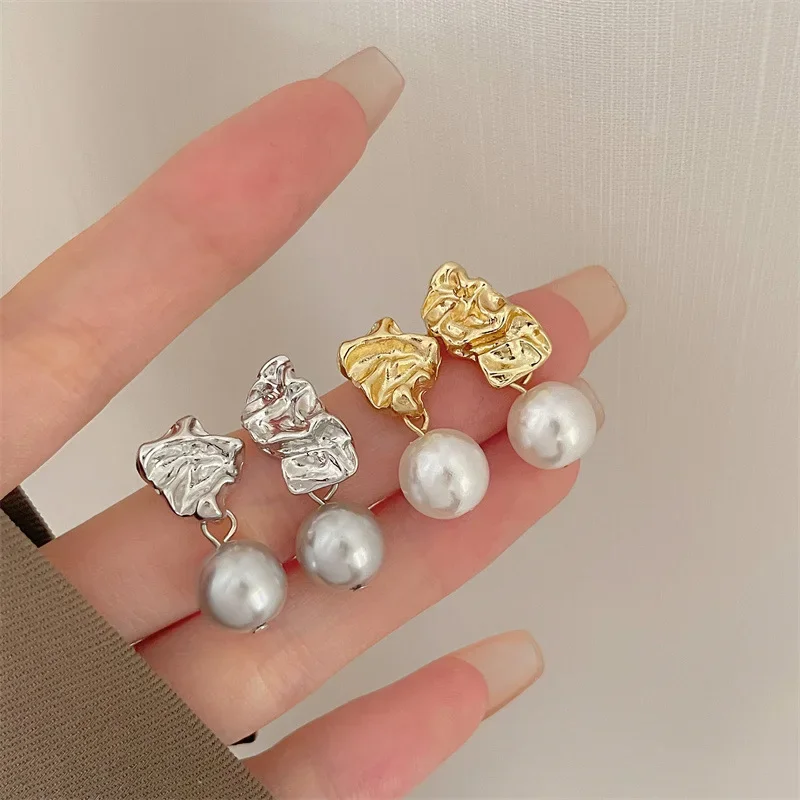 Retro French Asymmetrical Earrings Female Designed Sense 2023 New Trendy Irregular Geometric Pearl Clip on Earrings No Piercing