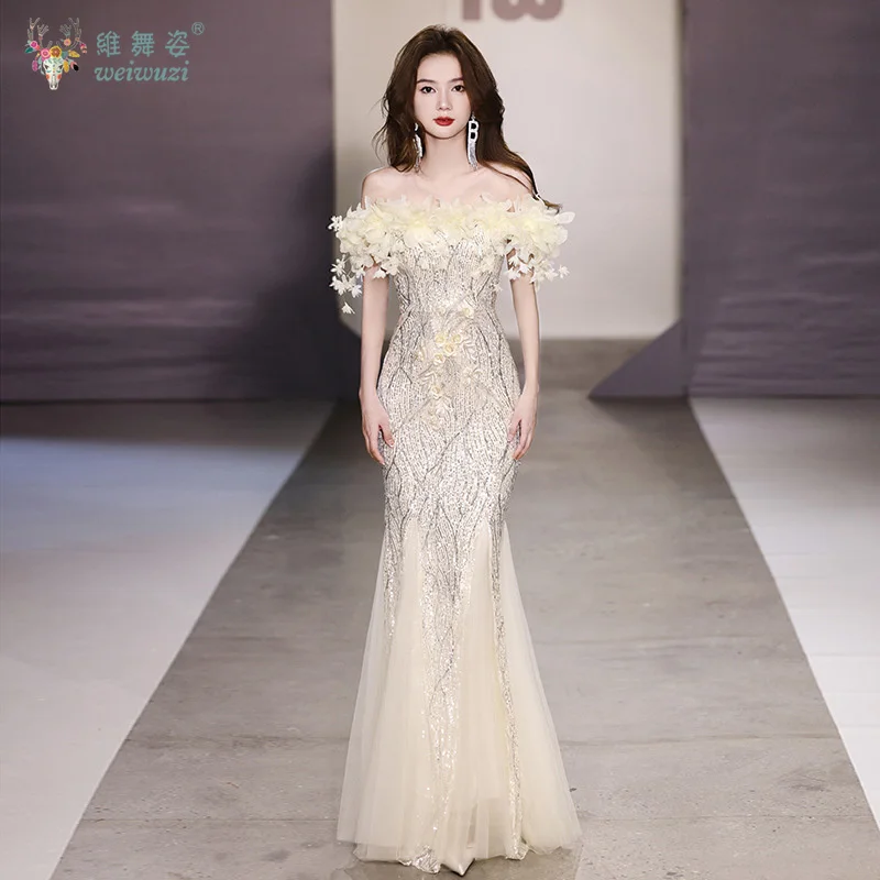 

2025 Evening Dress Sexy One Piece Collar Three Dimensional Petal Decoration Shoulder Sparkling Bead Embroidered Evening Dress