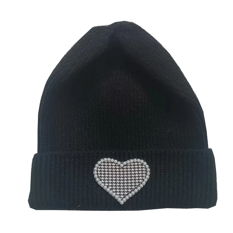 Hot-selling autumn and winter women's knitted hat with heart design, fashionable and versatile outdoor warm hat