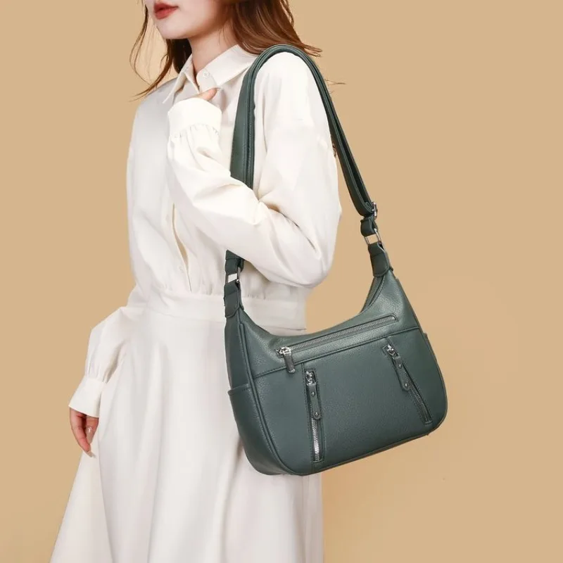 ミニマリストシックな女性用おむつバッグデザイナーレザーメッセンジャーバッグシンプルなクロスボディバッグ大容量エレガントなショルダーバッグ