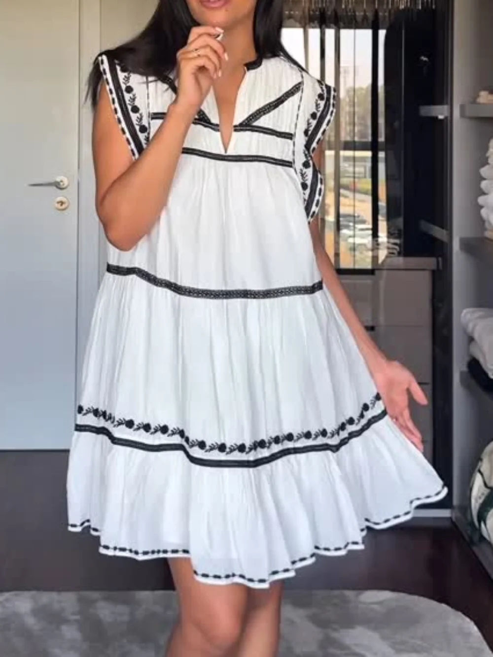 

Women's Temperature Slim Contrast Embroidered Short Dress Female Spliced ​​Design Versatile Round Neck Sleeveless Dress