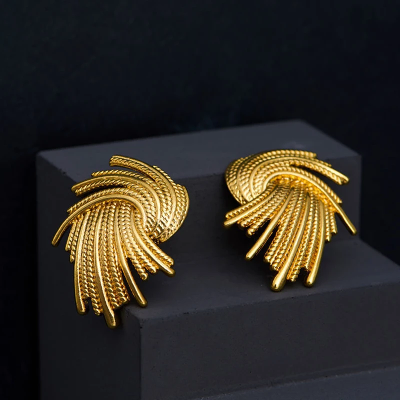 New Fashion Irregular Metal Twist Big Clip Earrings Unique Gold Color Punk Non Pierced Drop Earrings Women Jewelry Brincos 2023