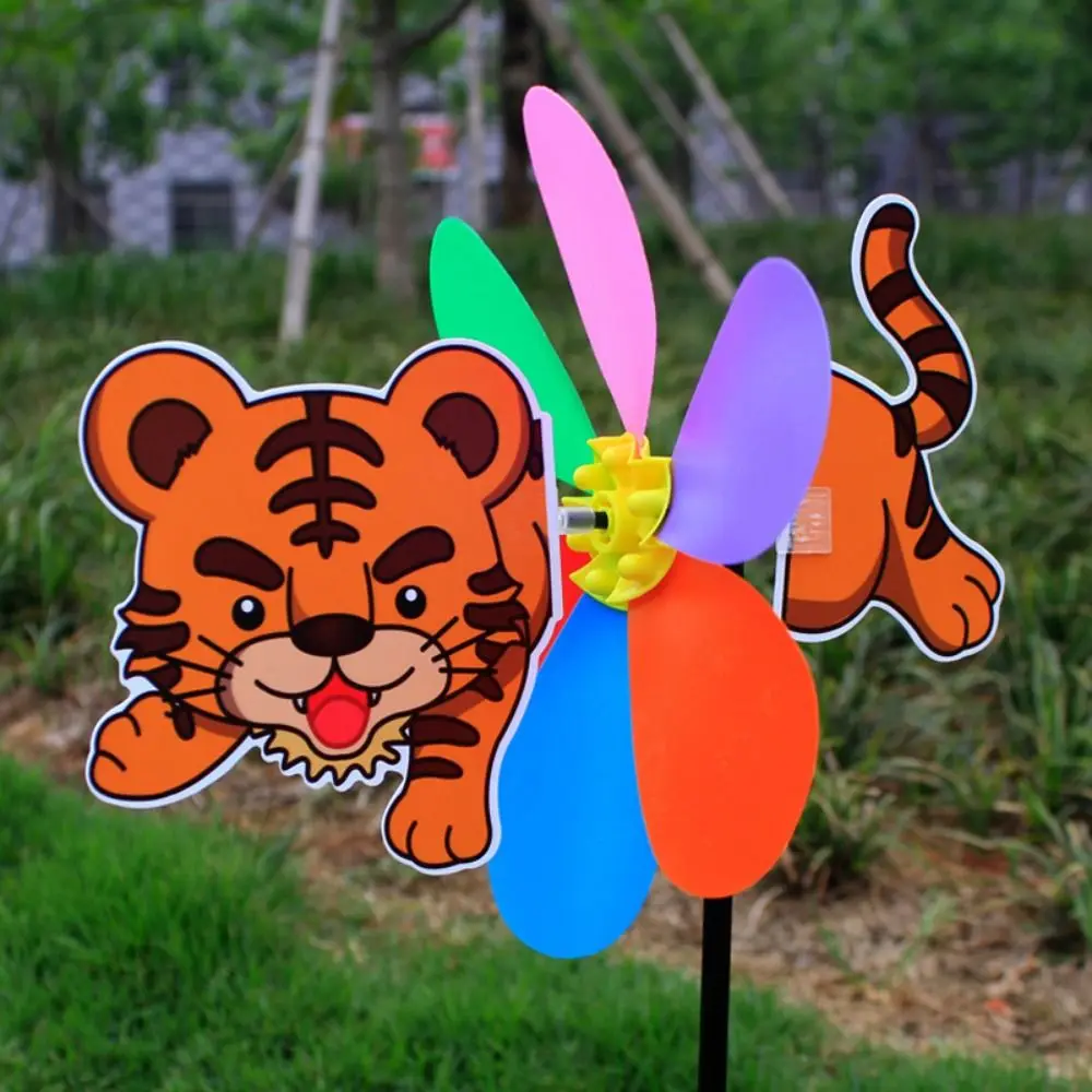 Colorful Cartoon Windmill Plastic Three Dimensional Animal Bee Six Colors Windmill Wind Spinner Home Garden Decoration