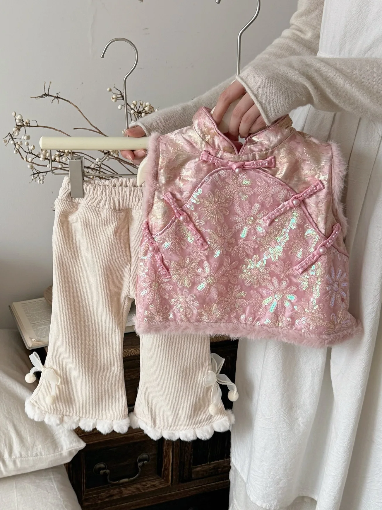 

Новинка 2025, осенне-зимний комплект детской одежды, наряд для малышей для девочек, традиционный китайский костюм из двух предметов, моющийся для девочек...