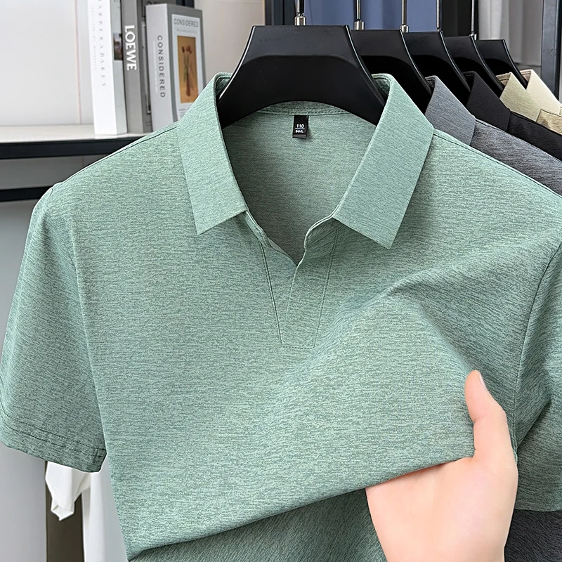 Herren Kurzarm-Poloshirts, einfarbig, ohne Knöpfe, V-Ausschnitt, schmal geschnitten, leicht, knitterfrei, modische Alltags-Tops für Männer – Detail 3