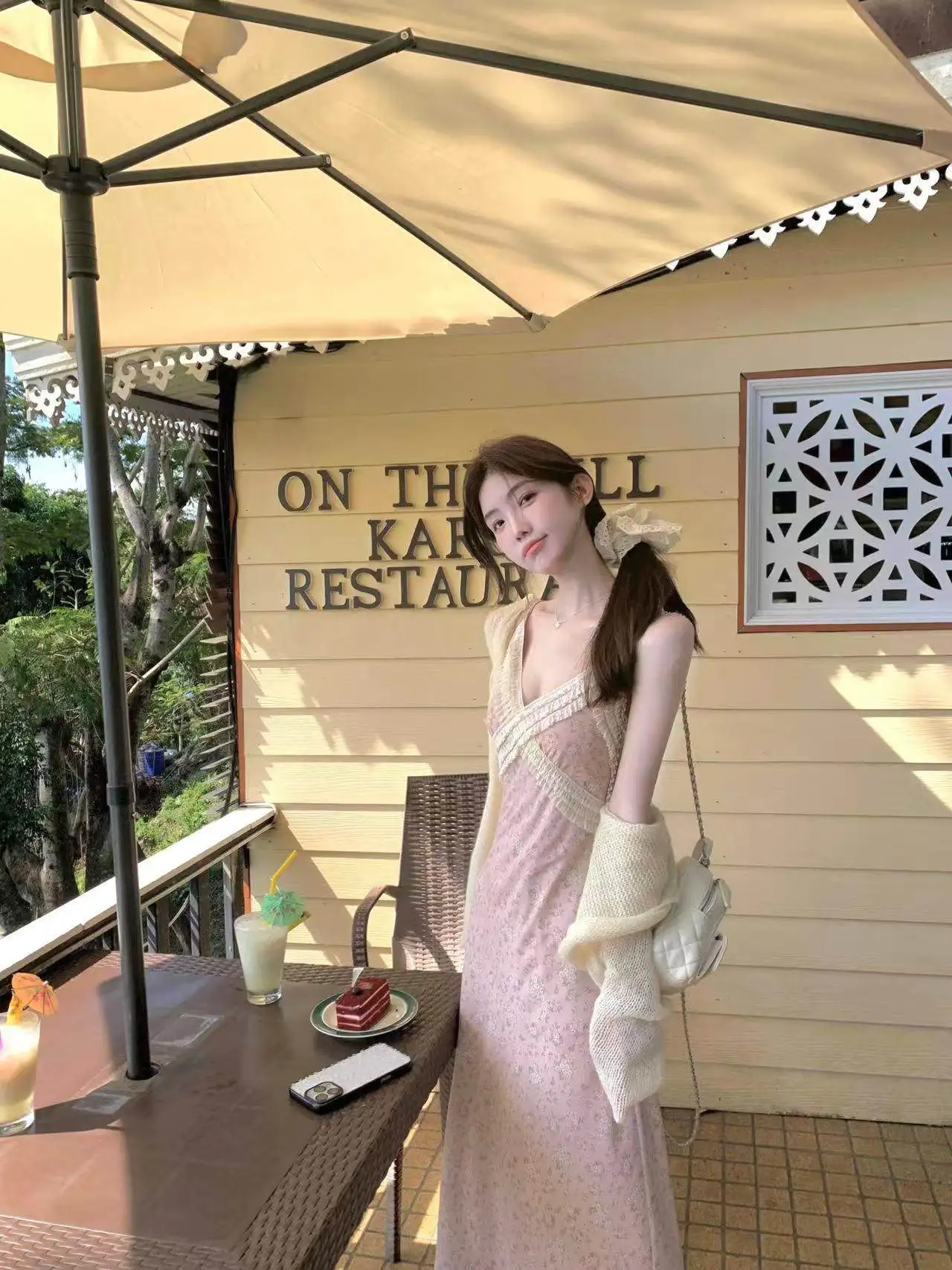 

Весенне-летний новый комплект: платье с V-образным вырезом и цветочным принтом, ажурный кардиган, элегантный и милый двухсоставный комплект, женский модный ансамбль.