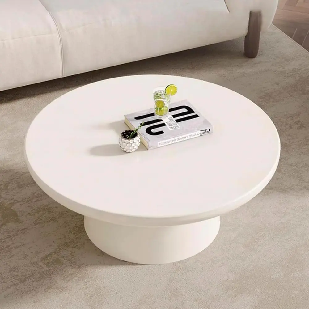 

Элегантный белый круглый журнальный столик для гостиной, минималистичный кремовый круглый столик на пьедестале 31,5 дюйма, маленький центральный столик в форме барабана