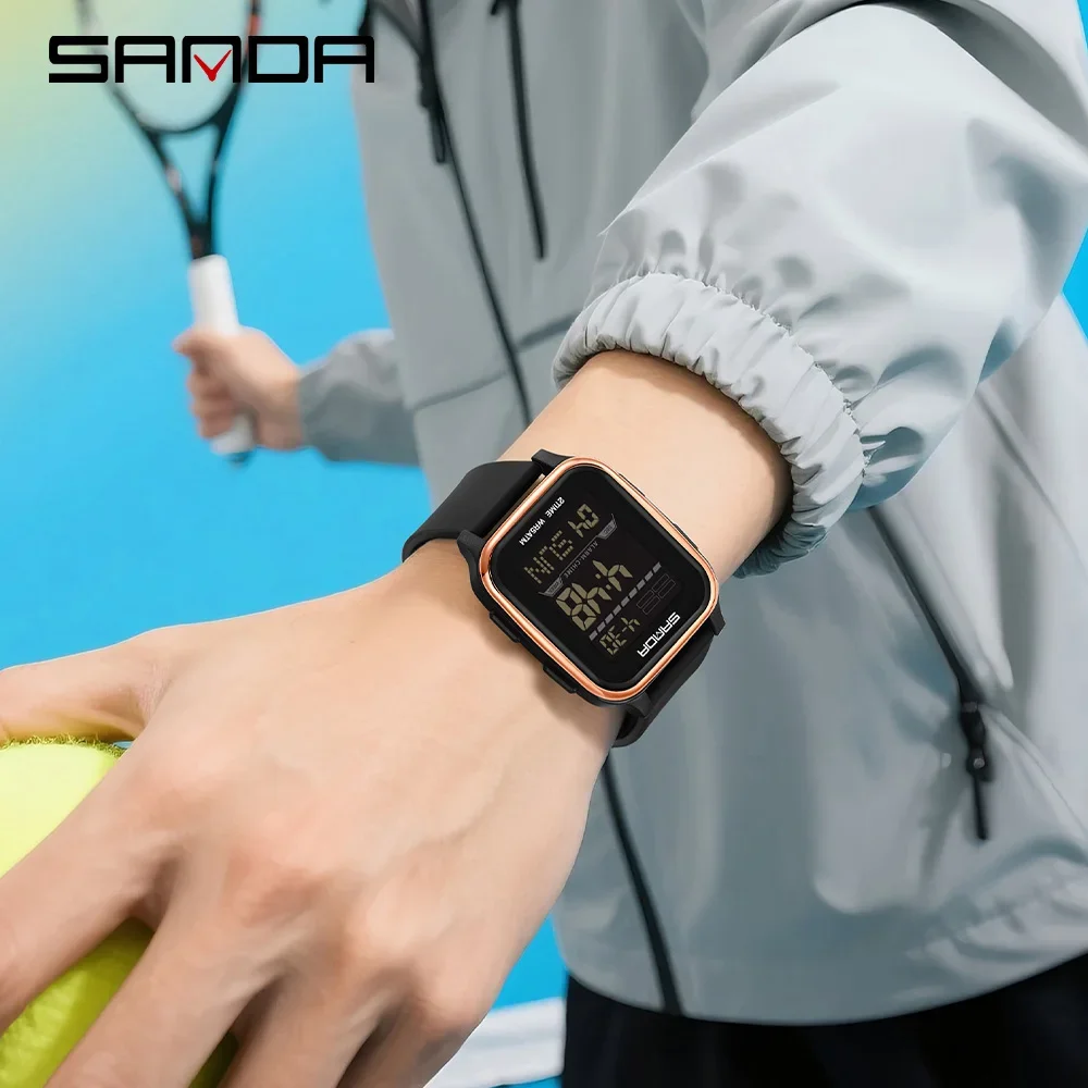ساعة SANDA الجديدة 2211 للرجال عصرية مضيئة ومقاومة للماء ومتعددة الوظائف رياضية بقرص كبير إلكتروني
