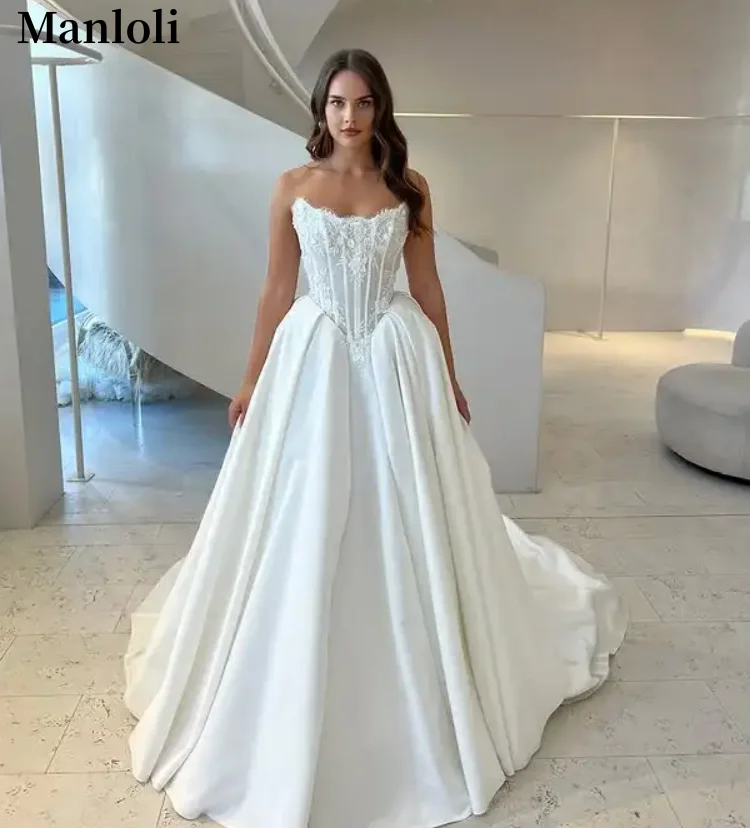 2026 Luxury Satin Strapless Prom Dresses Lace Decal Tight corset Bride Dress Elegant Women's Wedding Dress Customized