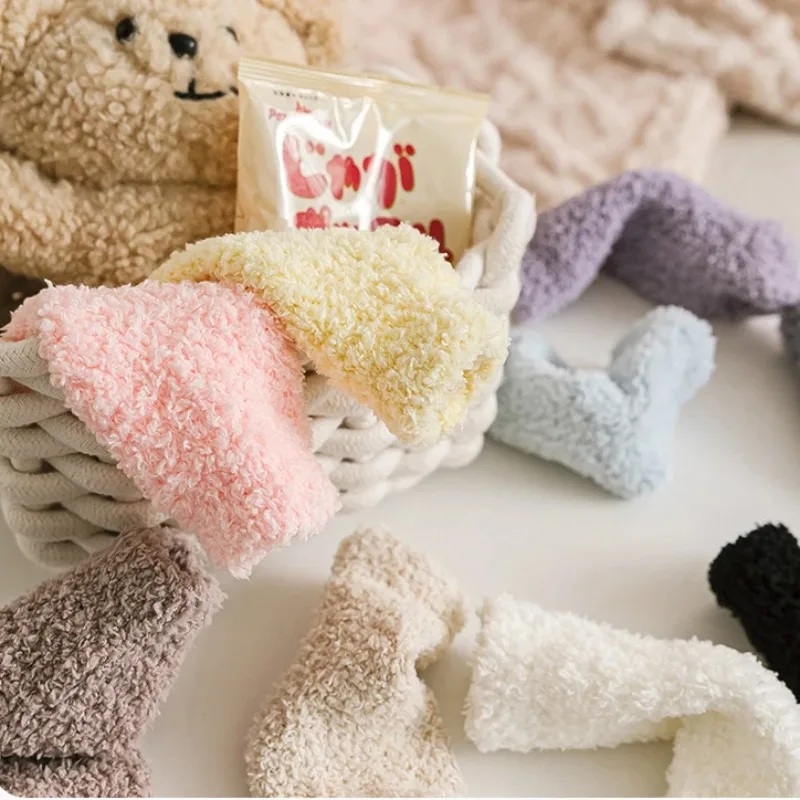 3 Paare/paket Kinder Korallen Samt Socken Muti-farben Winter Weiche Warme Fuzzy Socken Nicht-slip Kleinkind Boden Socken 0-4 jahre Neugeborenen Geschenk