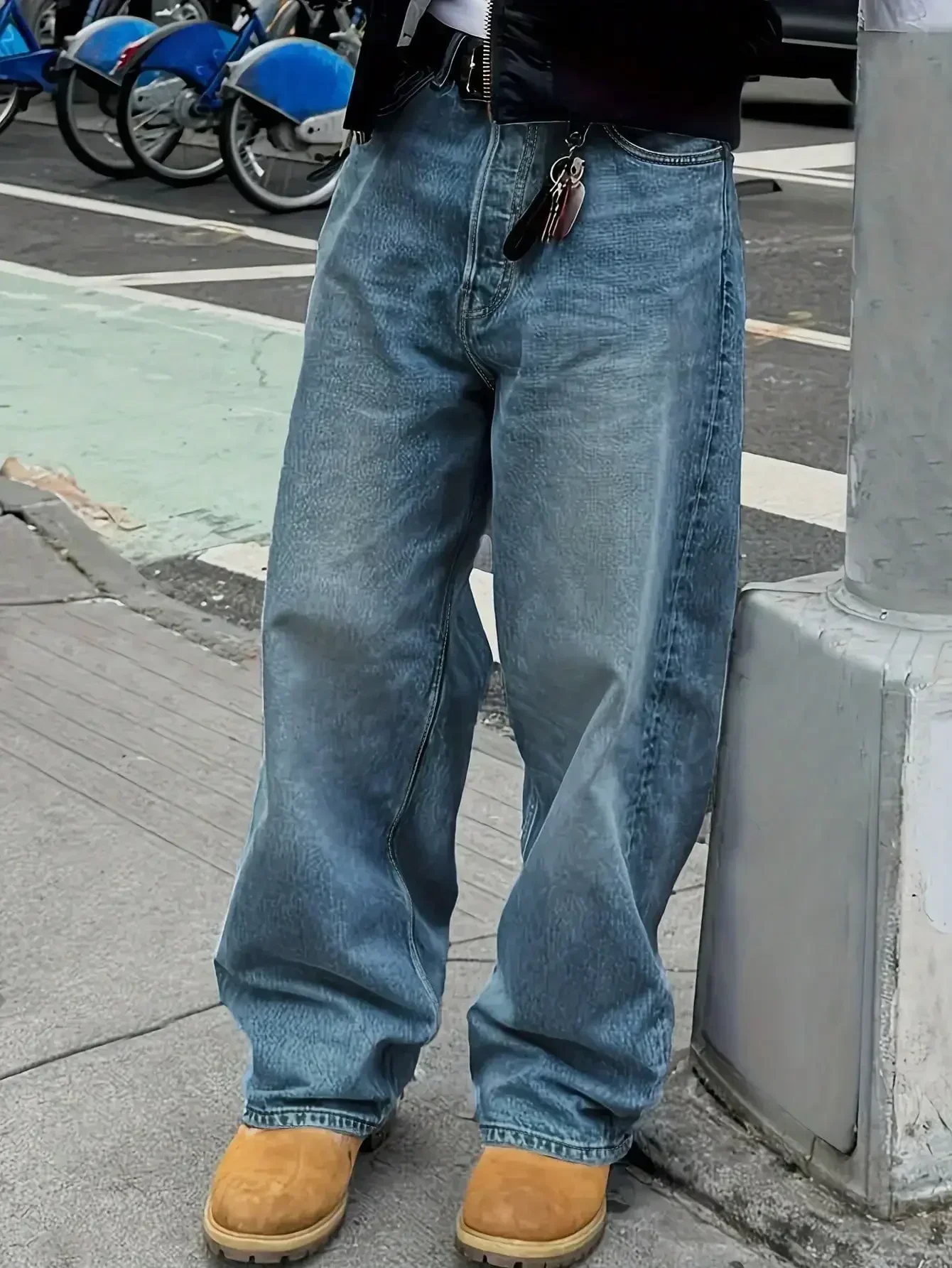 

Jeans in denim casual e comodi, dal taglio ampio e vintage, adatti per tutte le stagioni