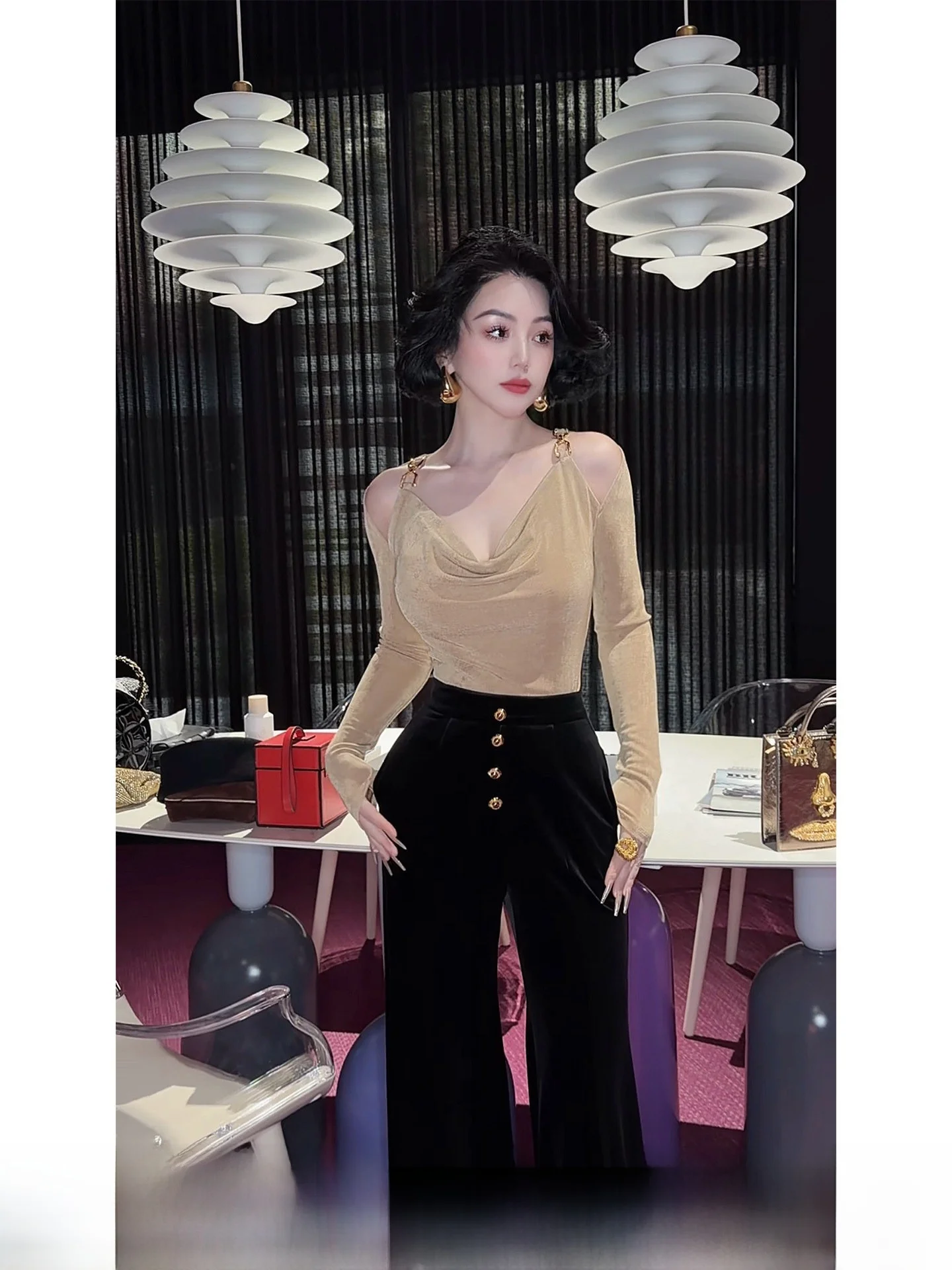 

Женская трикотажная футболка LYXJ с длинным рукавом, двухцветный дизайн, повседневный приталенный крой, полиэстер, коллекция ранняя весна 2026