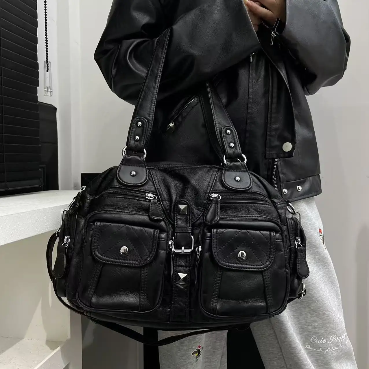 

Женская модная мотоциклетная сумка в стиле ретро для пикантной девушки, большая вместительная сумка через плечо из витой веганской кожи