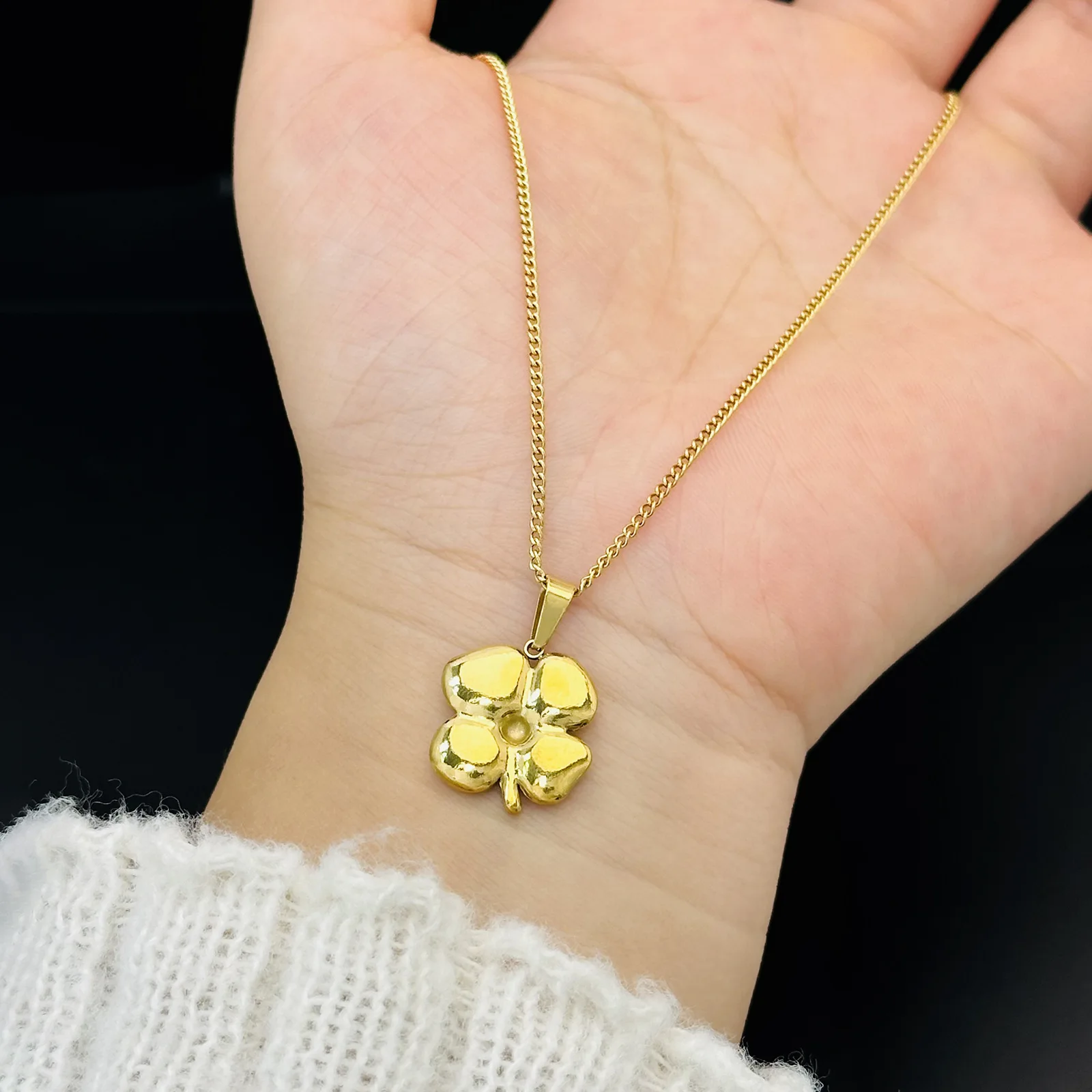 

2026 Lucky Four-Leaf Clover Pendant Necklace Ladies High-Grade Pendant Necklace Jewelry Does Not Fade Necklace Gift Wholesale