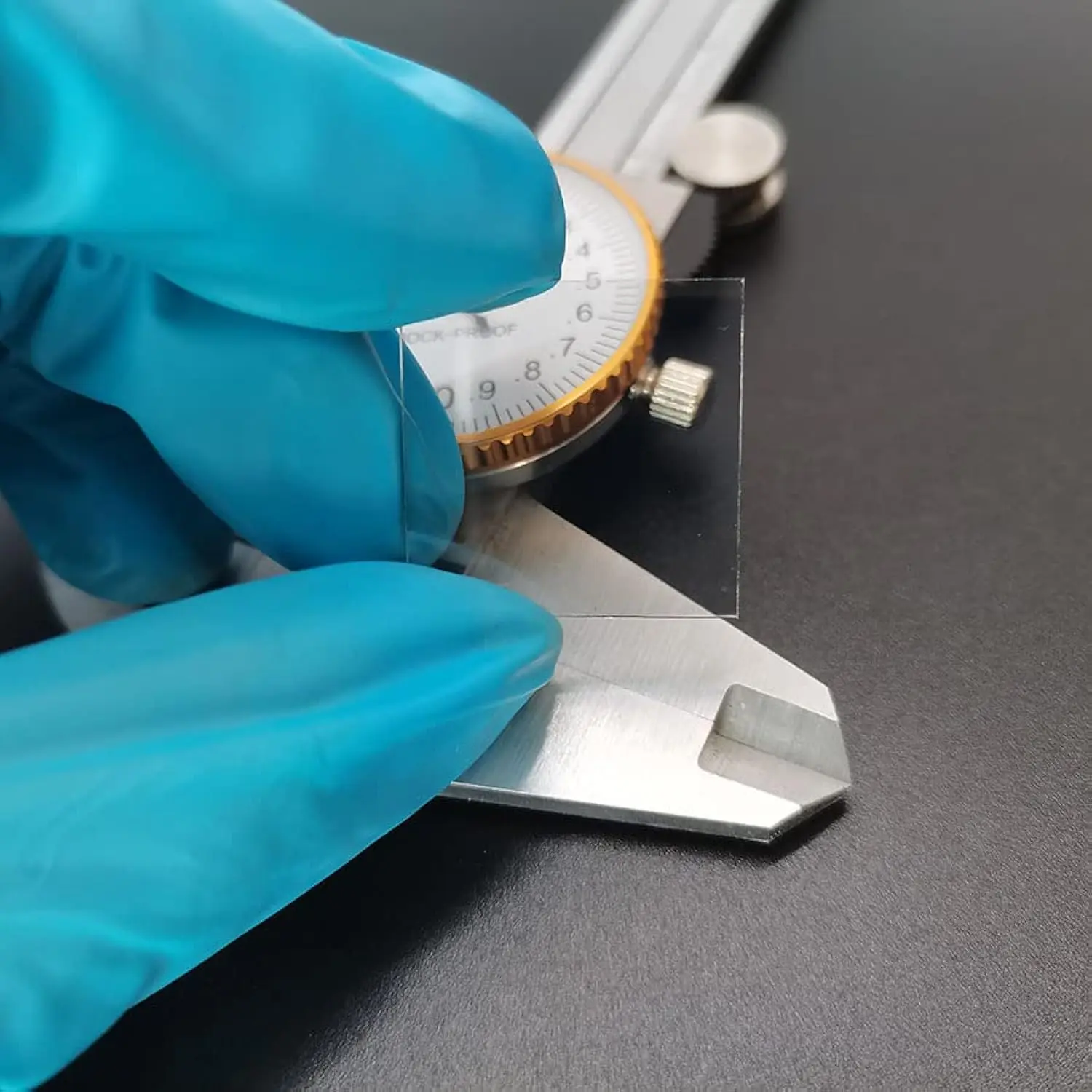 

ITO Coated Conductive Glass Cover Slides Superconducting Low Resistance Less than 5ohm/sq (25*25*1.1mm, 20pcs)