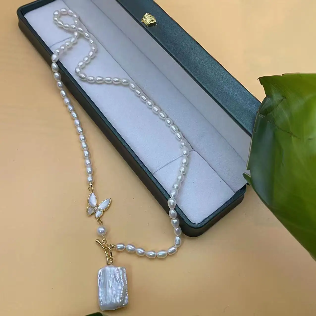

Natural Freshwater Baroque Pearl Necklace for Women's Luxury Pendant Long Sweater Chain Butterfly Beads Choker Collarbone Chain