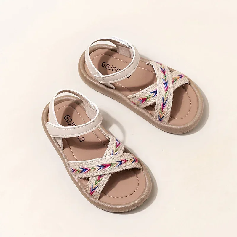 รองเท้าแตะสไตล์ชาติพันธุ์สาวหวานรองเท้าชายหาด Retro Elegant 2025 ฤดูร้อนเด็กใหม่ Princess Soft Sole รองเท้ากันลื่น