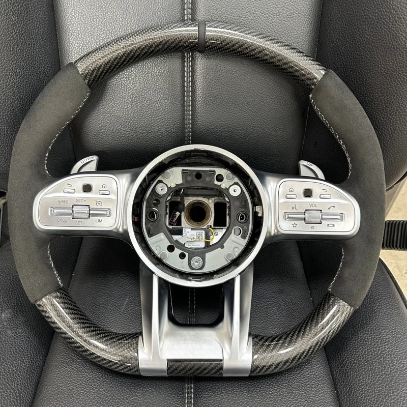 

Спортивный руль из карбона с LED-подсветкой для Mercedes-Benz CLA/GLE350/GLE450/GLS450 (модификация)