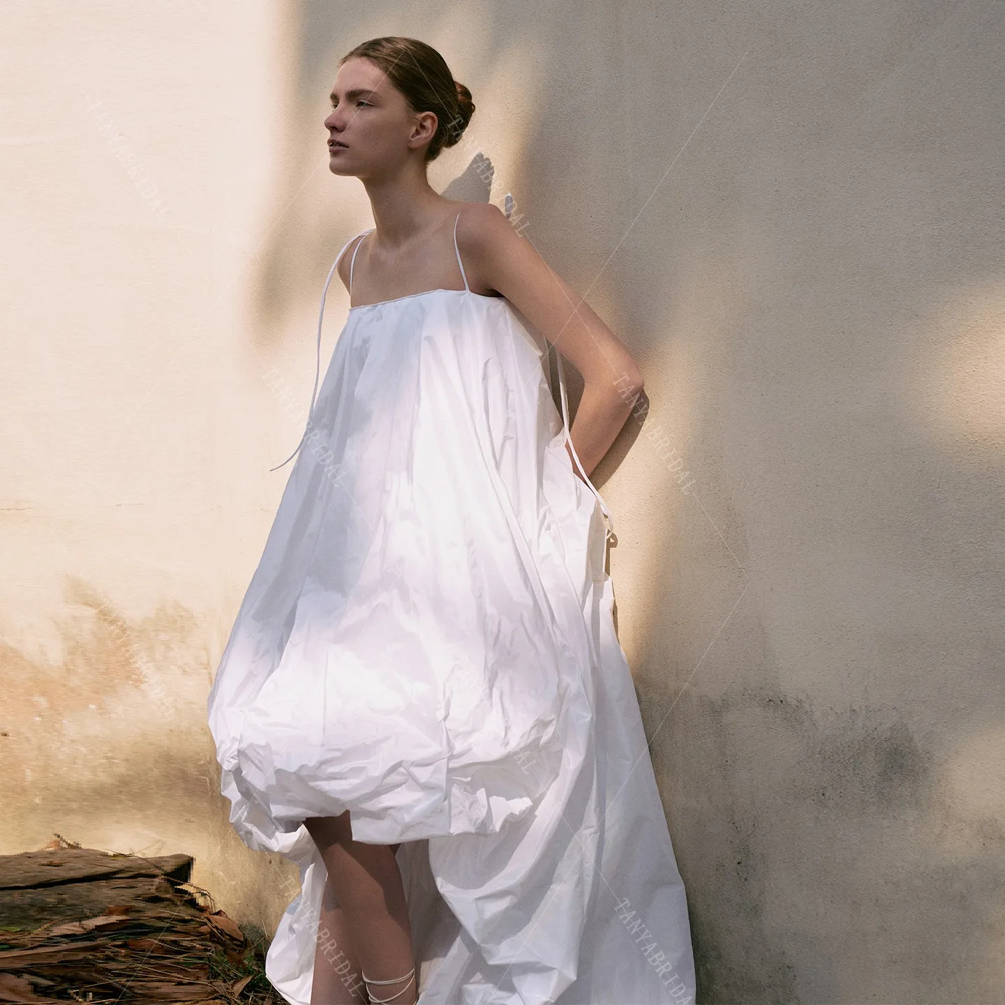 Simple Taffeta High Low Bridal Gown Spaghetti Straps Sleeveless A Line Wedding Dress New Fashion Bridal Photoshoot Dress TSWD803